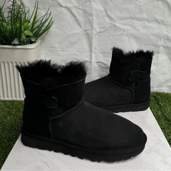 UGG Mini Bailey Button black size 6 new No box Authentic winter boots - Picture 7 of 12
